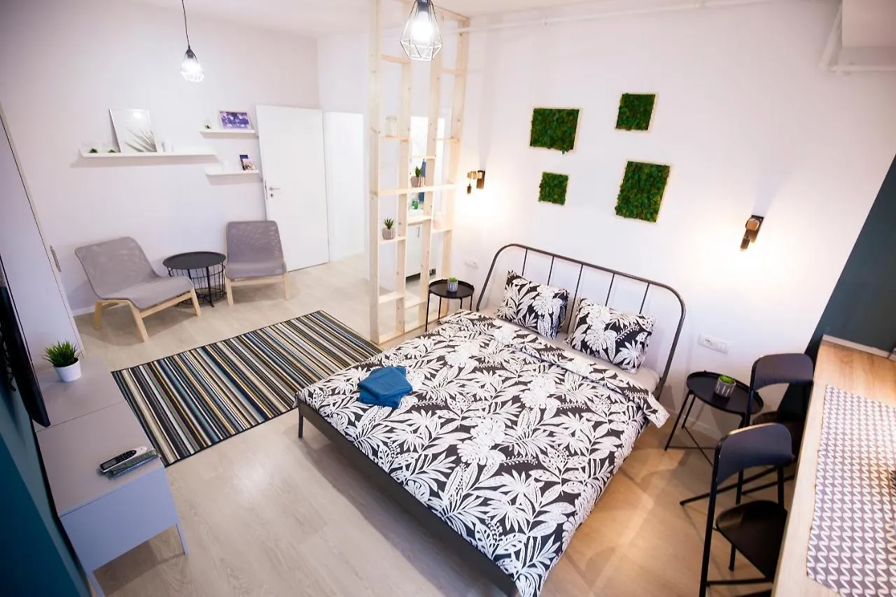 Ideal Studio Bucharest 0*,